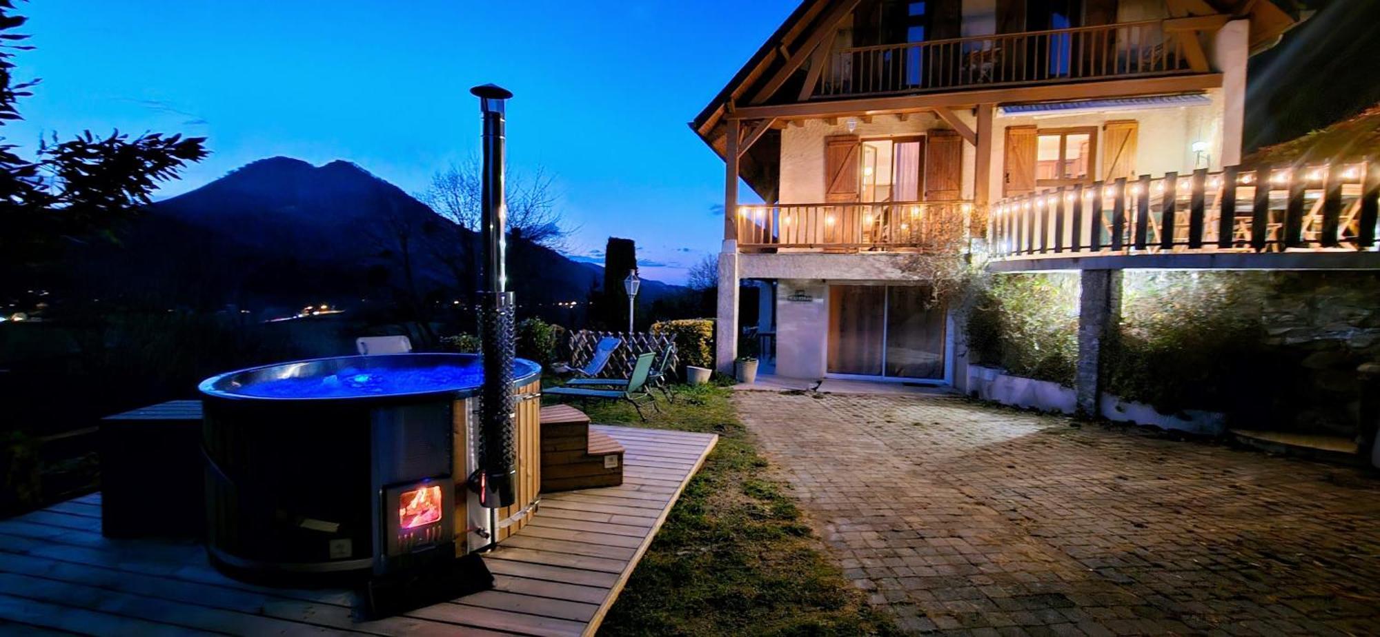 La Bigourdane Grand Gite Confortable & Spa Campan Exteriör bild